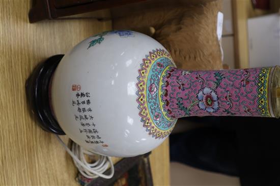 A pair of Chinese bottle-shaped vase table lamps, decorated with flowers in polychrome enamels height 38cm excl. fittings